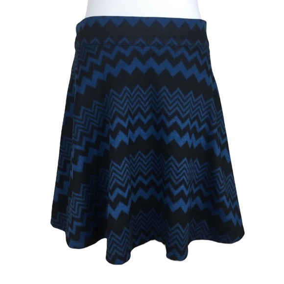 Volume One Navy and Black Chevron Mini Skirt - Picture 2 of 6